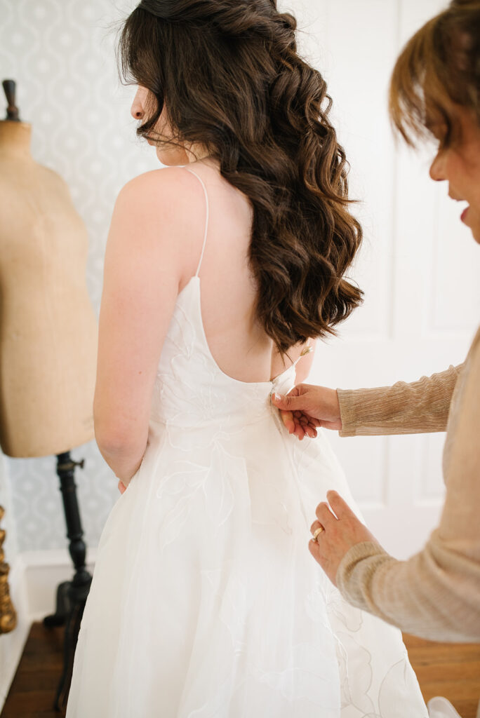 documentary style and candid wedding photograph at a austin texas venue, woodbine mansion. 