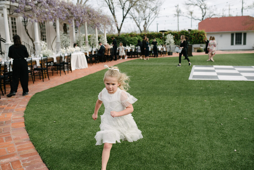 documentary approach to a wedding in austin texas at woodbine mansion by a documentary wedding photographer