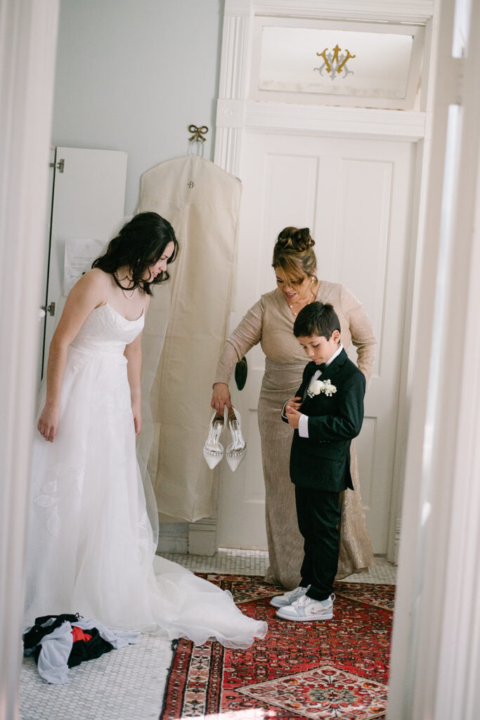 documentary style and candid wedding at a austin texas venue, woodbine mansion by a documentary wedding photographer 