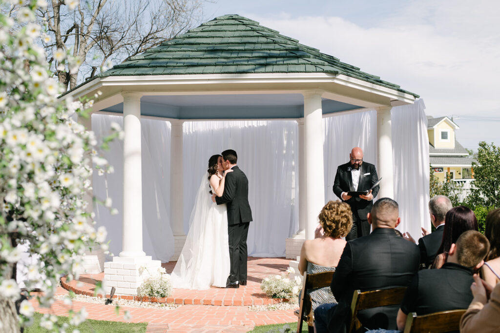 documentary style and candid wedding at a austin texas venue, woodbine mansion by a documentary wedding photographer 